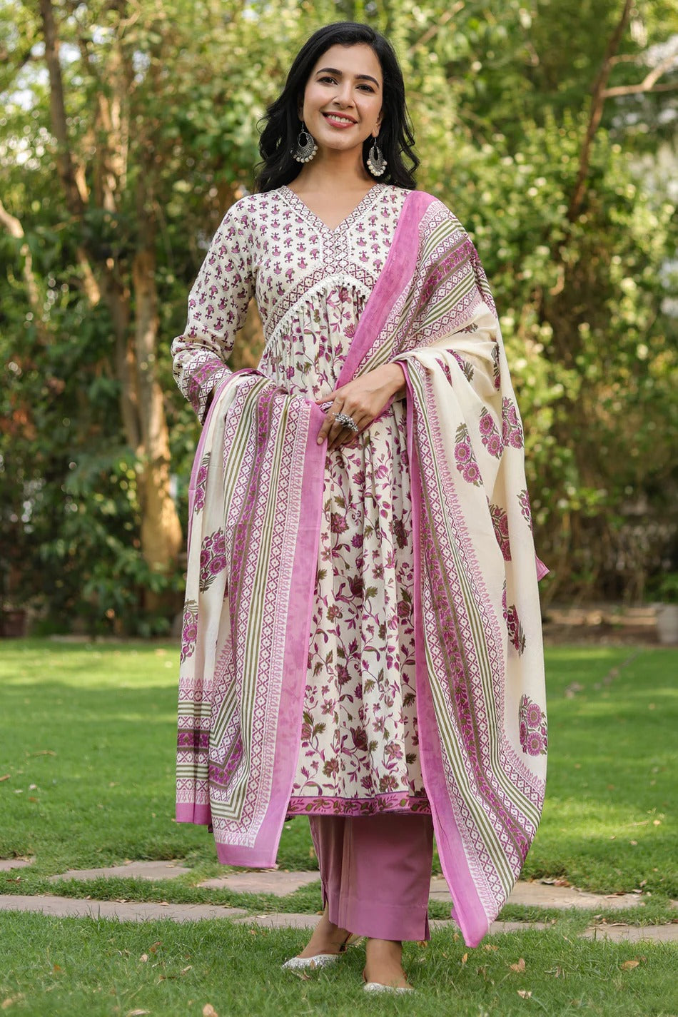 Women Cream Floral Printed Kurta Set with Pink Dupatta | Elegant Ethnic Wear