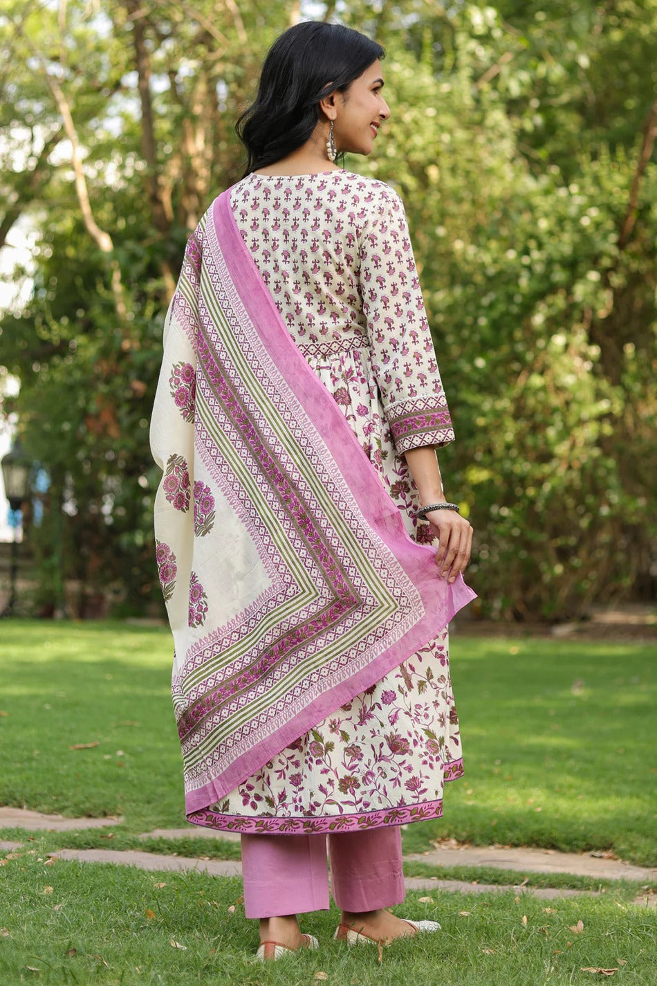Women Cream Floral Printed Kurta Set with Pink Dupatta | Elegant Ethnic Wear